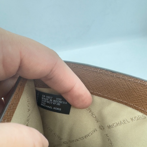 Michael Kors Bi-fold Compact Wallet Monogram - Picture 6 of 9